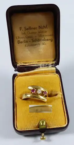 Ring aus 900 Gelbgold mit Diamant und 2 Rubinen, Gr. 53/Ø 16,8 mm  (da5622)