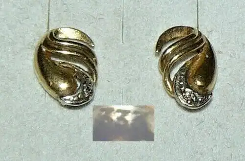Ohrringe/Stecker aus 333er Gold mit winzigem Diamant   (da4399)