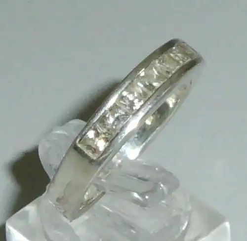 Ring aus 925 Silber mit weißen Steinen, Gr. 62/Ø 19,7 mm  (da4251)