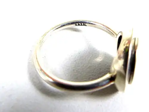 Ring aus 925 Silber  mit weißen Steinen  Größe 55