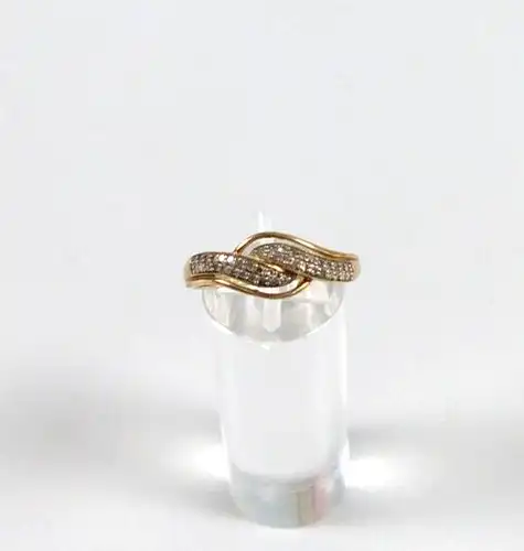 Ring aus 375 Gold mit kleinen Diamanten 0,2 ct., Gr. 66