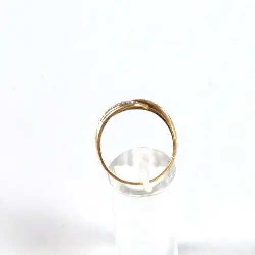 Ring aus 375 Gold mit kleinen Diamanten 0,2 ct., Gr. 66