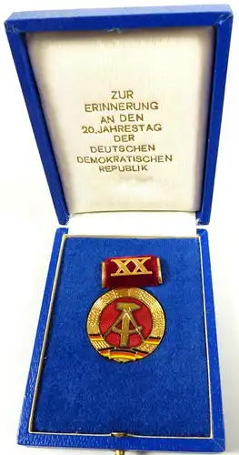 Medaille zur Erinnerung an den 20. Jahrestag der DDR in OVP