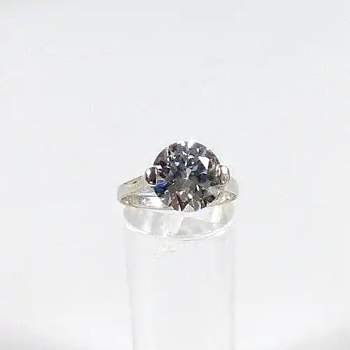 Ring aus 925 Silber mit Kristall
