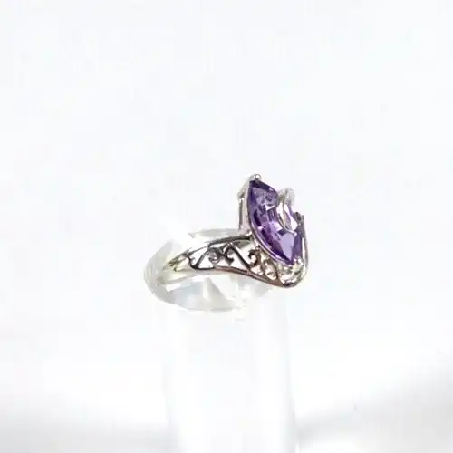 Ring aus 925 Silber mit Amethyst