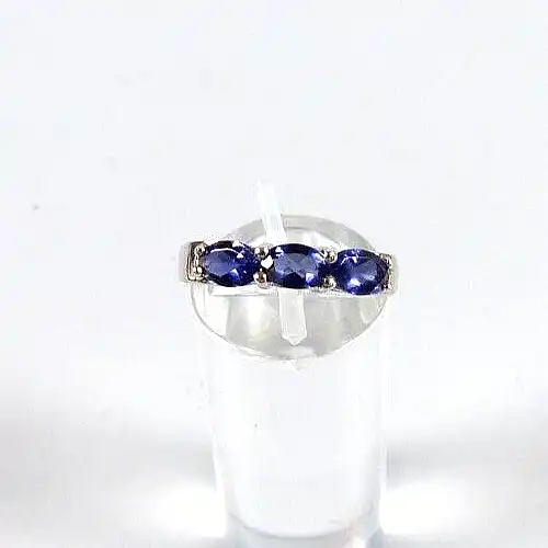 Ring aus 925 Silber mit blauen Steinen