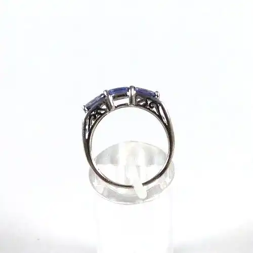 Ring aus 925 Silber mit blauen Steinen