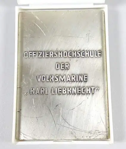 DDR NVA Plakette Offiziershochschule Karl Liebknecht in OVP