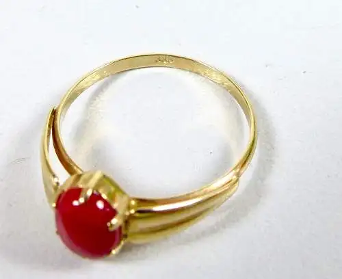 Ring aus 333 Gold mit rotem Farbstein, Gr. 60/Ø 19,1 mm