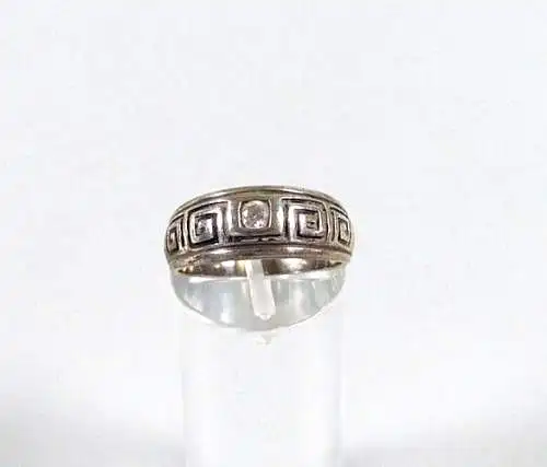 Ring aus 925 Silber mit weißem Stein