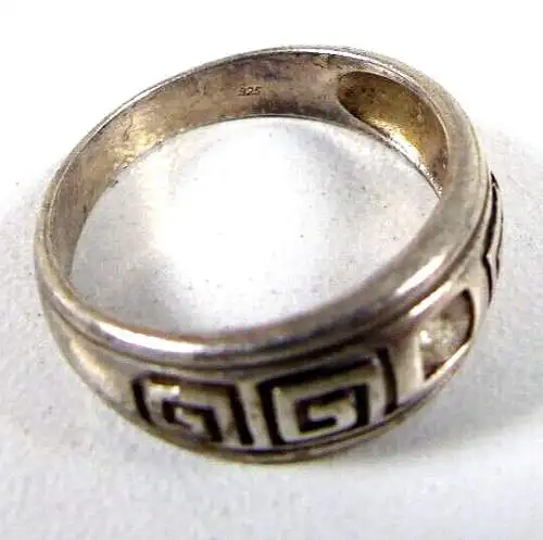 Ring aus 925 Silber mit weißem Stein