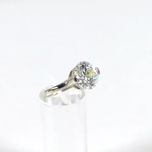 Ring aus 925 Silber mit Kristall