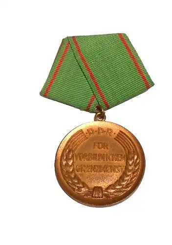 DDR original Medaille für Vorbildlichen Grenzdienst Nummer 6907 Bartel Nr.132b