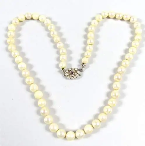 Perlen Kette mit Verschluß aus 750 Weißgold mit Perlen und Rubin