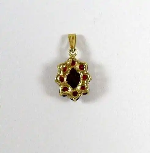 Anhänger aus 333 Gold mit Granate