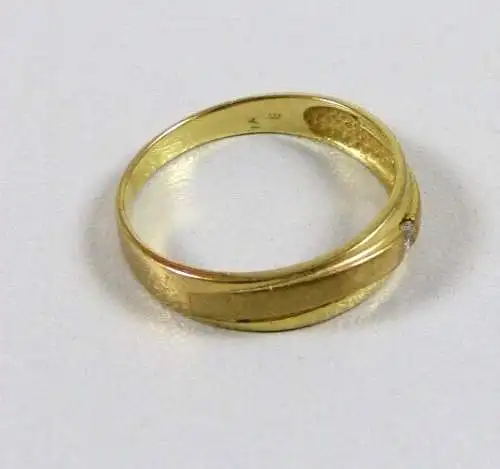 Ring aus 333 Gold  mit  Zirkonia Größe 57