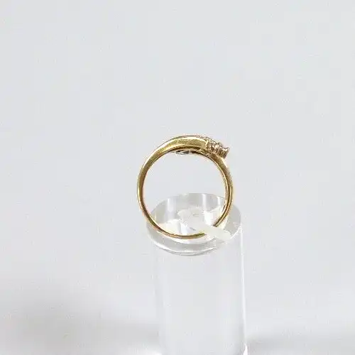 Ring aus 333 Gold  mit  Zirkonia Größe 54