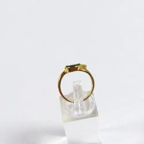 Ring aus 333 Gold mit Malachit und Zirkonia  Größe 54