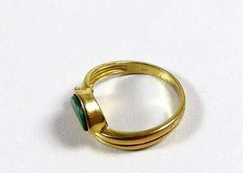 Ring aus 333 Gold mit Malachit und Zirkonia  Größe 54