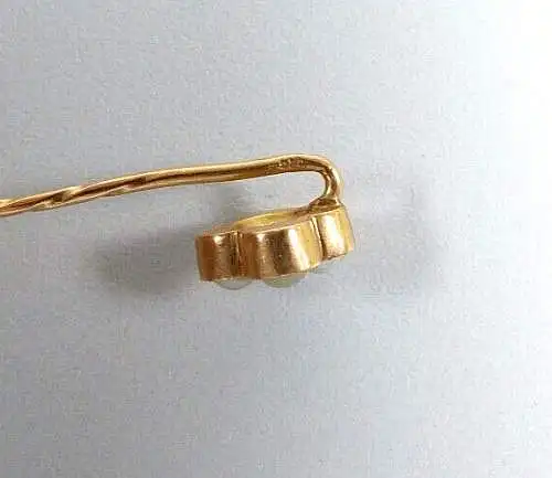 Krawattennadel aus 585 Gold mit kleinem Rubin und Perlen