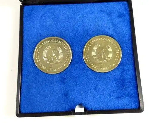 Ehrengabe Schachtel mit 2 Stück 5 Mark Münzen der DDR 1988