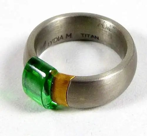 Ring Lydia M aus Titan mit Gold und Plastik Größe 54 Innen signiert