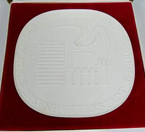 original alte Meissen Medaille Eisenhüttenstadt aus Meissner Porzellan in OVP