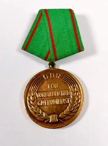 DDR Medaille für vorbildlichen Grenzdienst Nr. 1692 Bartel 132 a von 1954