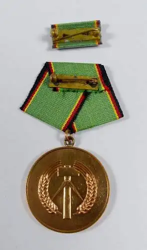 Medaille Treue Dienste in der Kasernierten Volkspolizei Zweitstück Bartel 135 b
