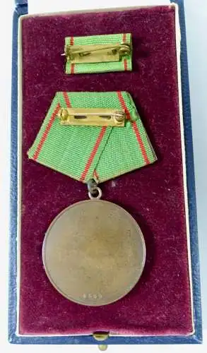 DDR  Medaille für vorbildlichen Grenzdienst Nr. 4599 in OVP Bartel 132 a