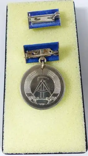 original alte Medaille DDR  Hervorragende Leistungen im Finanzwesen Bartel 292 a