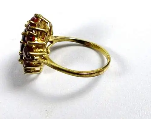 Ring aus 333 Gold mit Granate  Größe 50