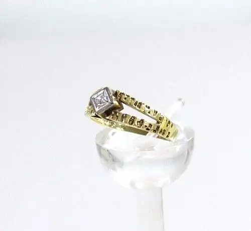 Ring aus 585 Gold  mit Diamant  0,04 ct. Größe 59