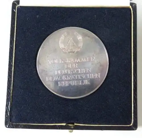 DDR Silber farbene Medaille Volkskammer der DDR in OVP
