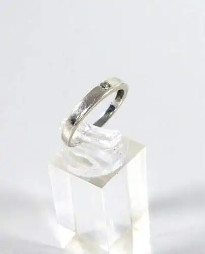 Ring aus 333 Weißgold  mit Zirkonia Größe 59