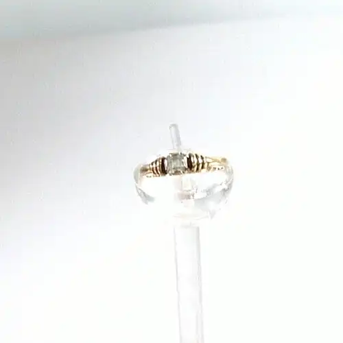 Ring aus 333 Gold  mit weißem Stein Größe 54