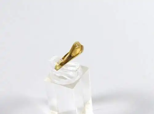 Ring aus 333 Gold mit winzigem Diamant Größe 54