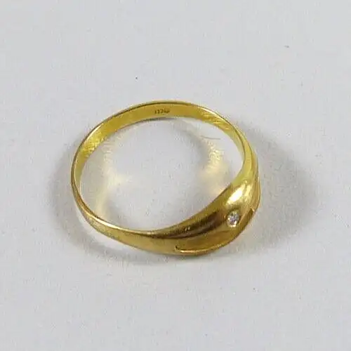 Ring aus 333 Gold mit winzigem Diamant Größe 54
