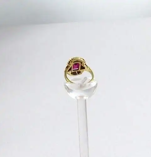 Ring aus 585 Gold mit Rubin Größe 52