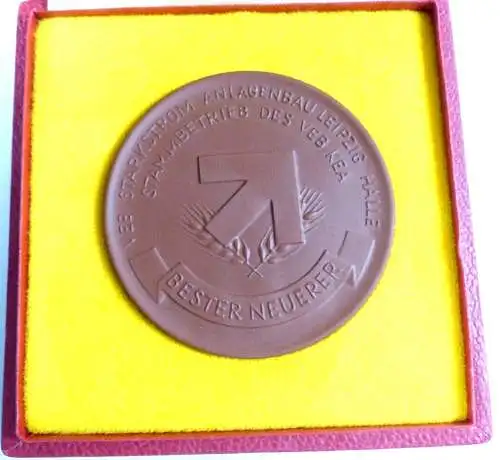 original alte Medaille Meissen Bester Neuerer Anlagenbau Leipzig in OVP