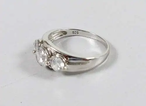 Ring aus 925 Silber mit weißen Edelsteinen, Gr. 59/Ø 18,8 mm  (da6933)