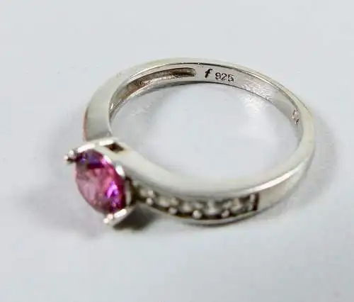 Ring aus 925 Silber mit rotem Edelstein, Gr. 57/Ø 18 mm  (da6932)