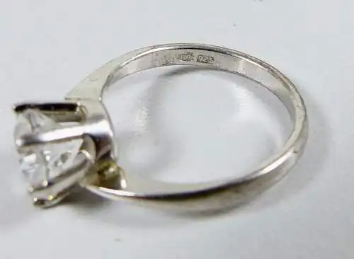 Ring aus 925 Silber mit weißem Edelstein, Gr. 56/Ø 17,8 mm  (da6651)