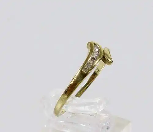 Ring aus 333 Gold mit weißen Steinen, Gr. 57/Ø 18 mm  (da6595)