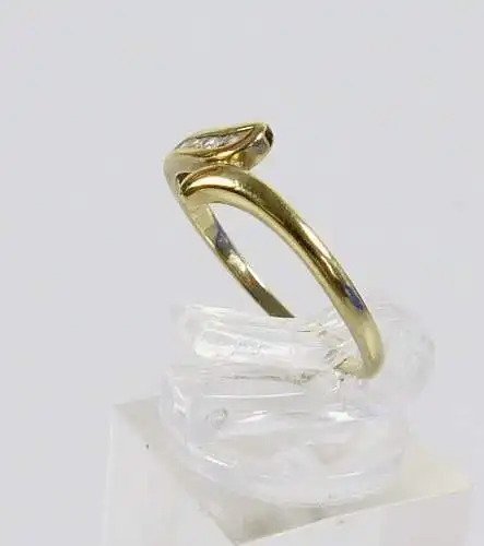 Ring aus 333 Gold mit weißen Steinen, Gr. 57/Ø 18 mm  (da6595)
