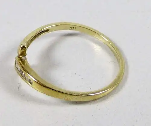 Ring aus 333 Gold mit weißen Steinen, Gr. 57/Ø 18 mm  (da6595)