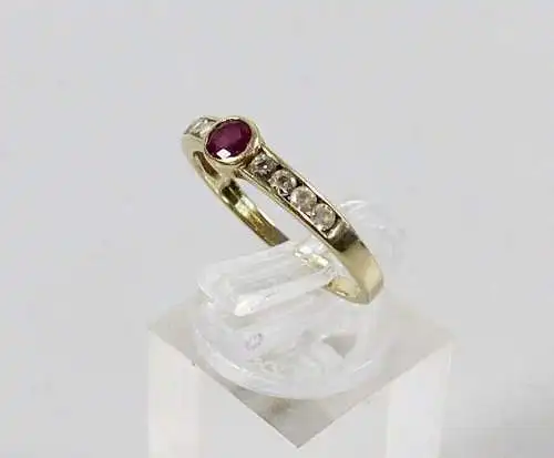 Ring aus 585 Gold mit Rubin und Zirkone, Gr. 57, Ø 18 mm (da6587)