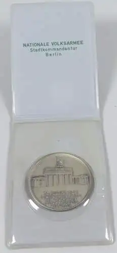 original alte Medaille NVA Stadtkommandantur Berlin 1961  (da6463)