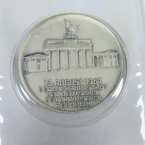 original alte Medaille NVA Stadtkommandantur Berlin 1961  (da6463)