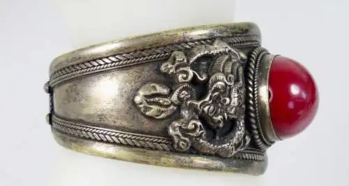 Armreif/Armspange versilbert wohl asiatisch mit Drachen       (da6252)